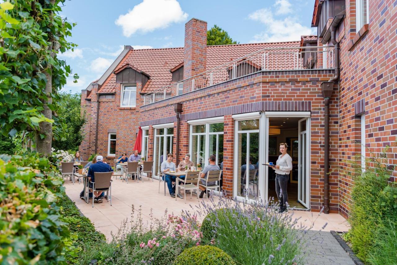 Hotel Am Fischerhafen Ditzum Exterior photo
