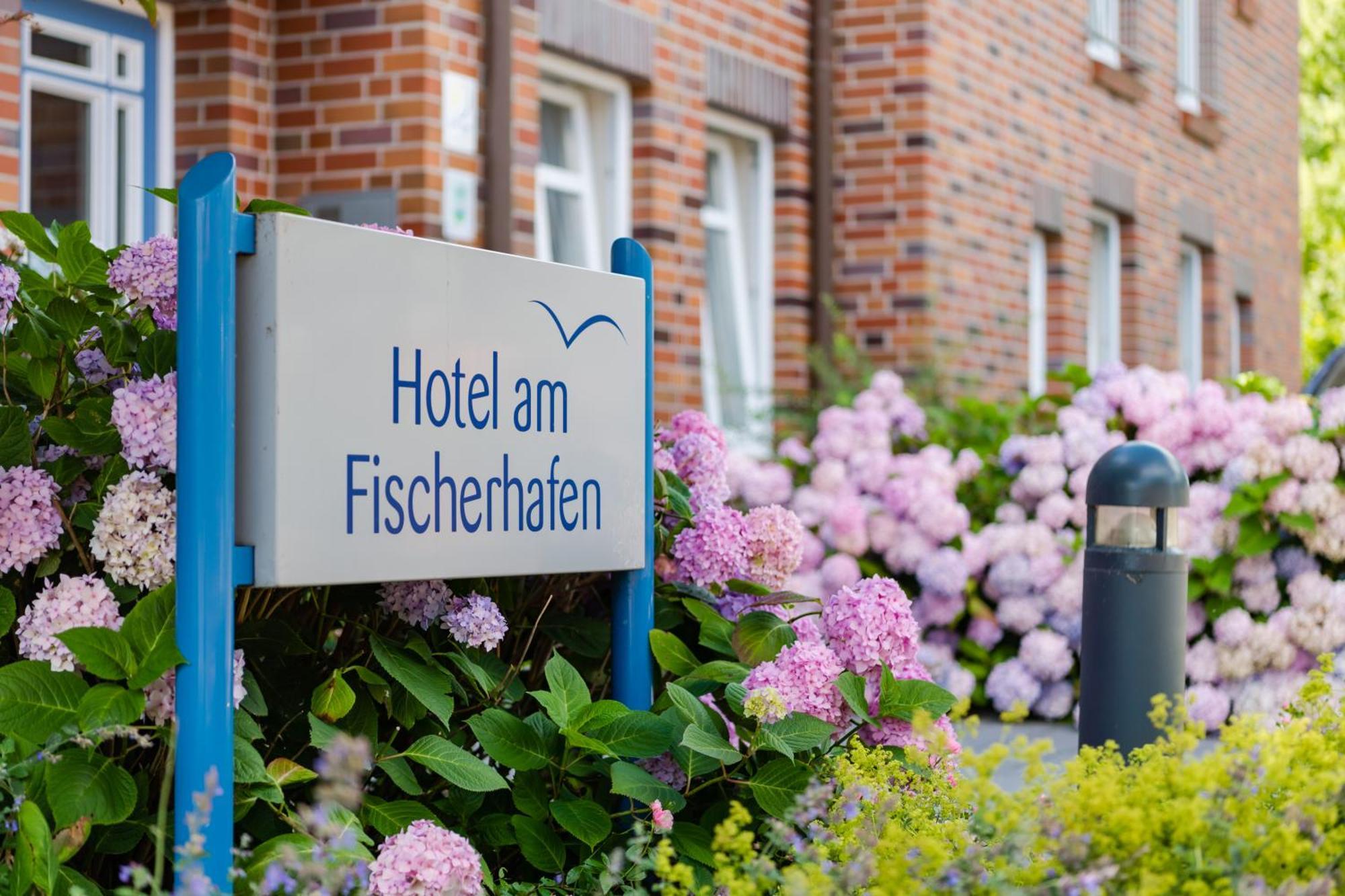 Hotel Am Fischerhafen Ditzum Exterior photo