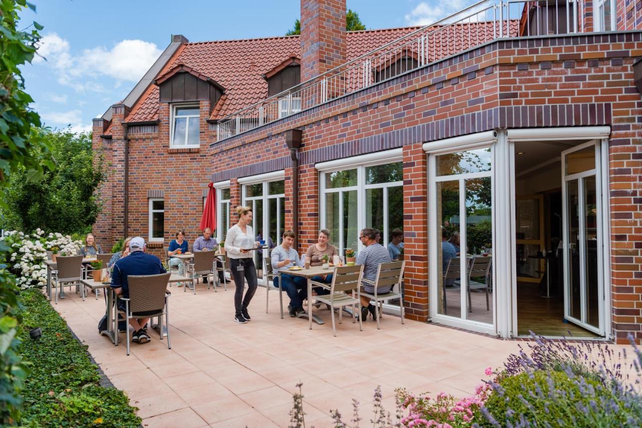 Hotel Am Fischerhafen Ditzum Exterior photo